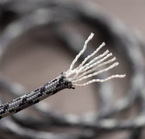 Paracord manufacturer: close-up image of paracord with exposed strands.